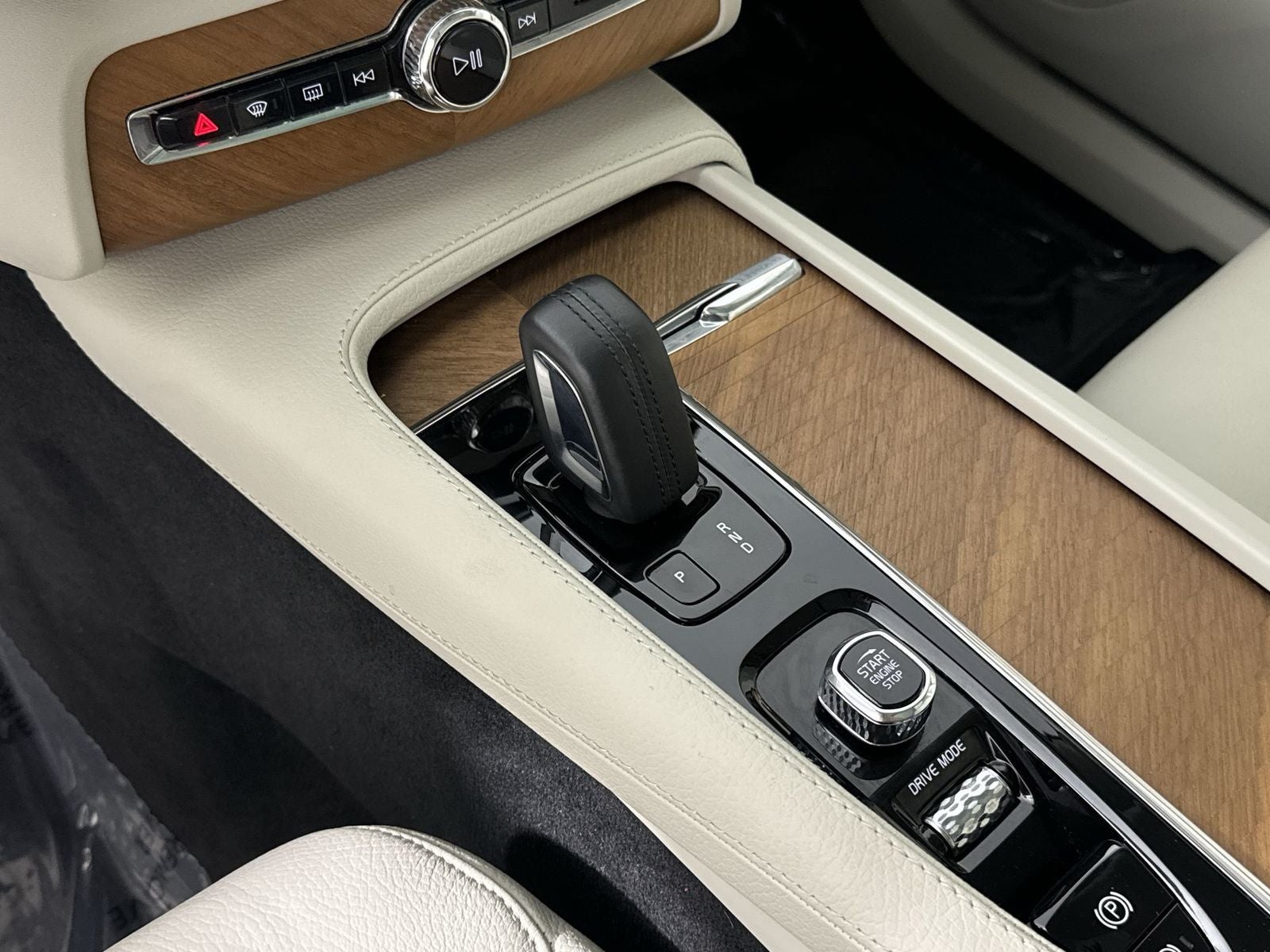 2021 Volvo XC90 Recharge Plug-In Hybrid T8 Inscription Expression 7 Passenger