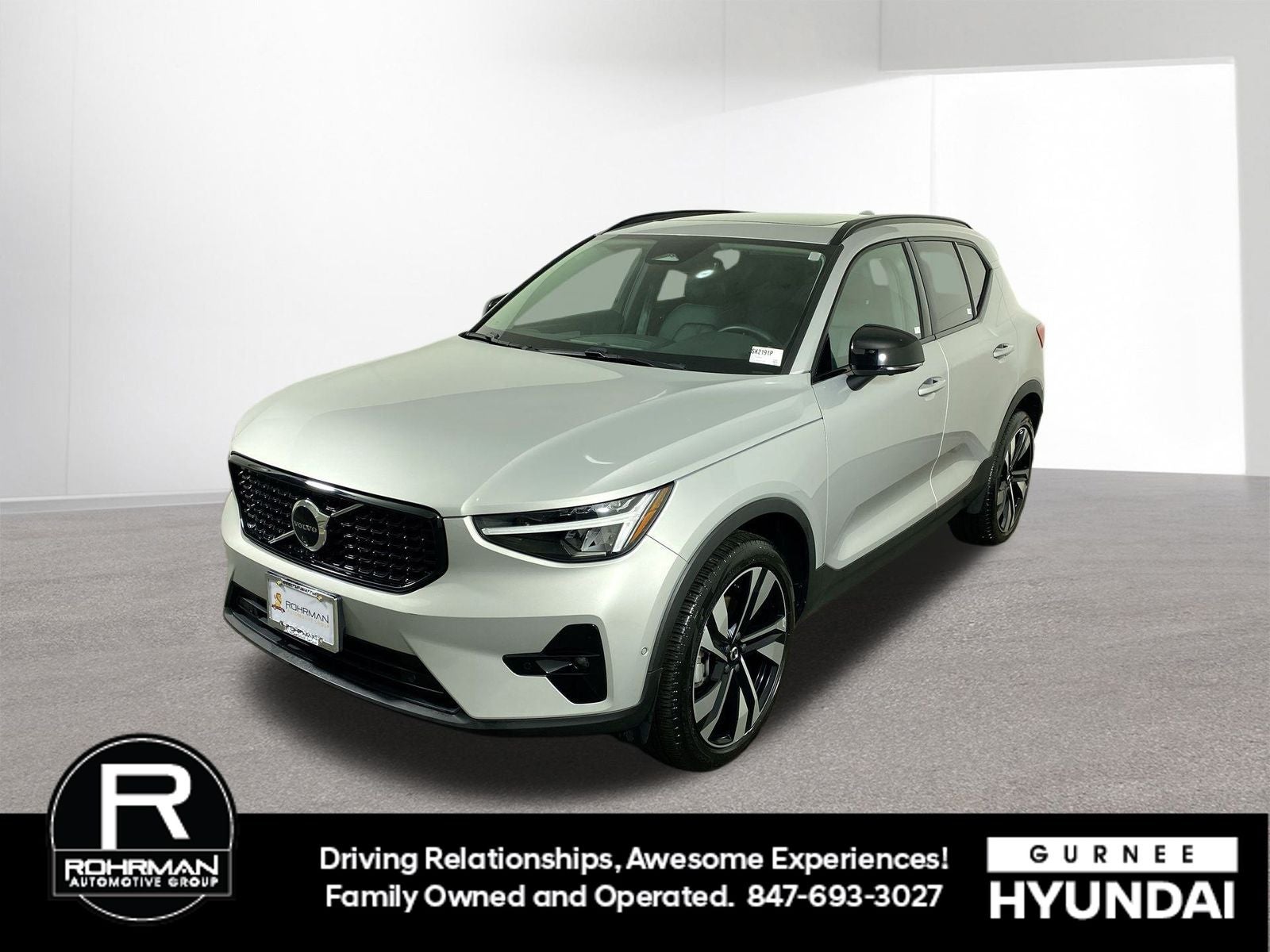 2025 Volvo XC40 B5 Plus Dark Theme