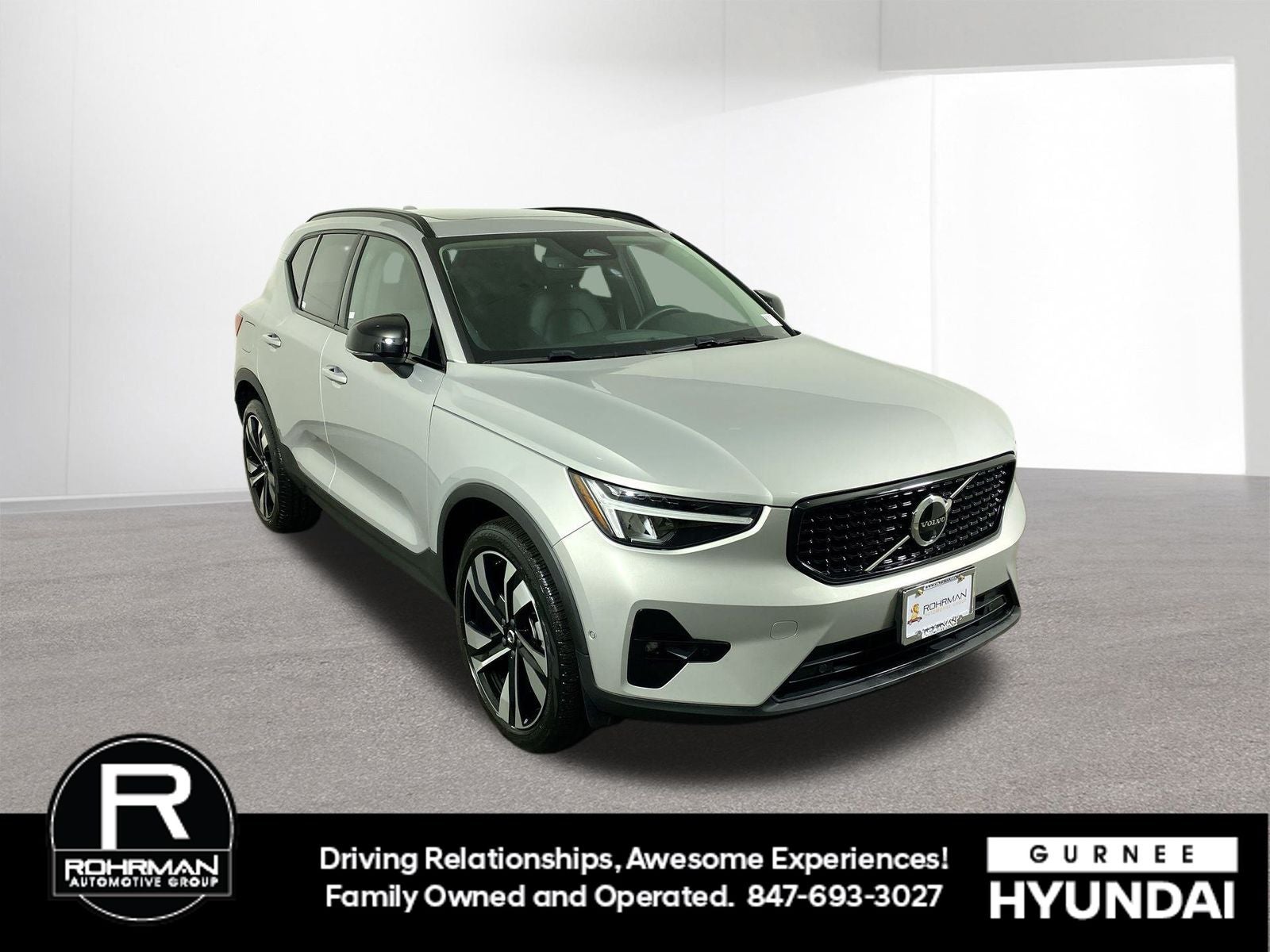 2025 Volvo XC40 B5 Plus Dark Theme
