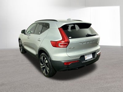 2025 Volvo XC40 B5 Plus Dark Theme
