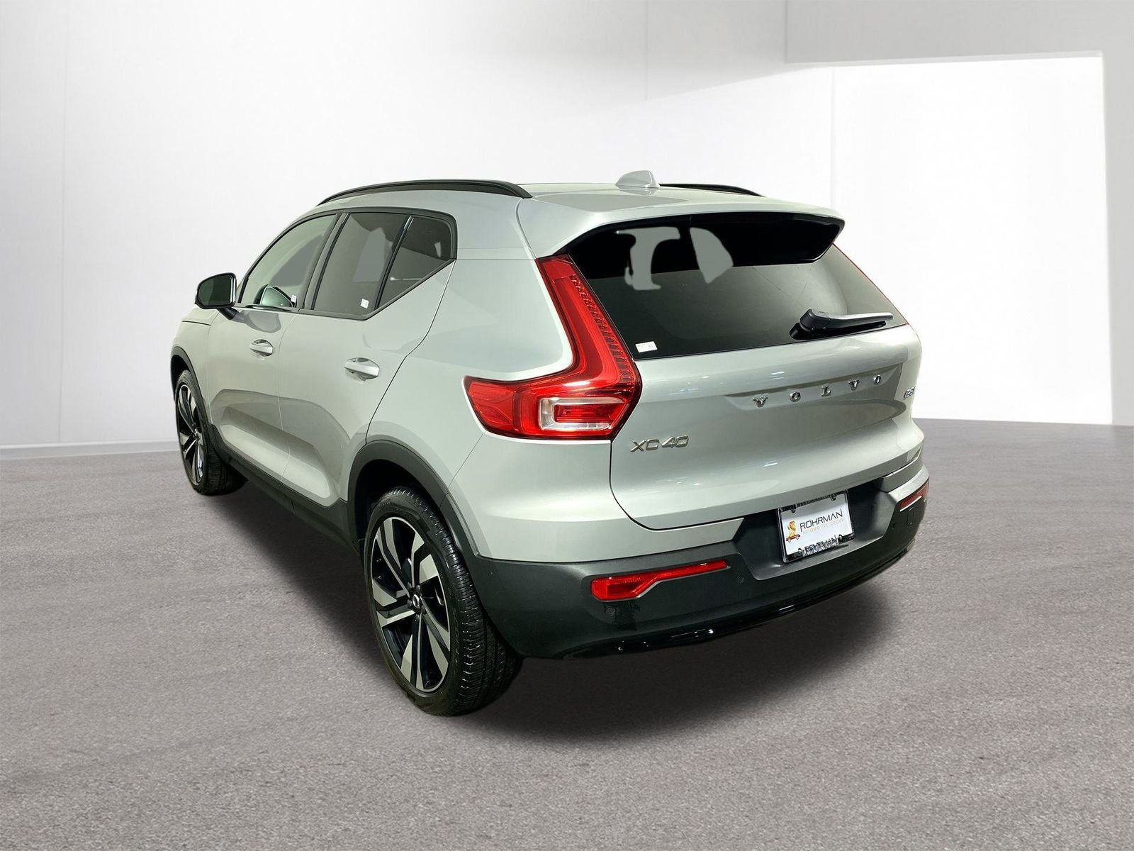 2025 Volvo XC40 B5 Plus Dark Theme