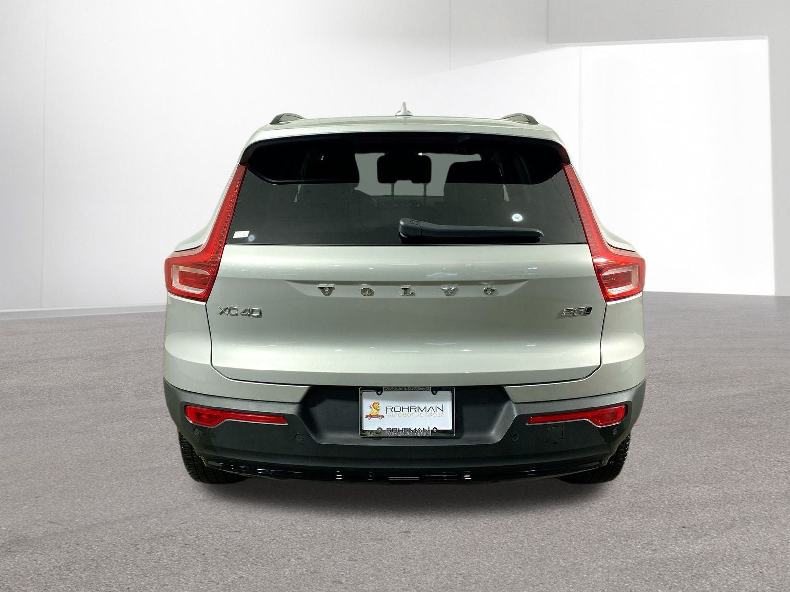 2025 Volvo XC40 B5 Plus Dark Theme