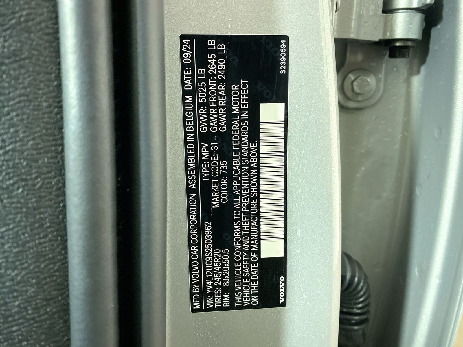 2025 Volvo XC40 B5 Plus Dark Theme