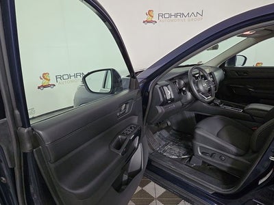 2024 Nissan Pathfinder SV