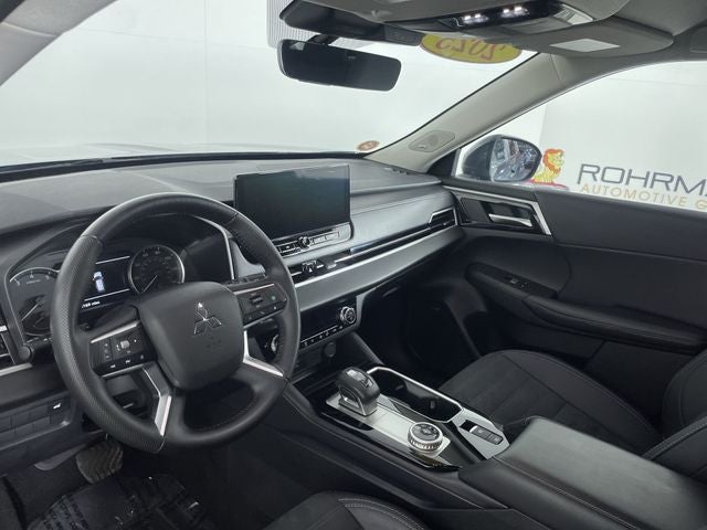 2025 Mitsubishi Outlander SE