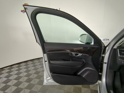 2019 Volvo XC90 Momentum