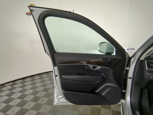 2019 Volvo XC90 Momentum