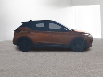 2022 Nissan Kicks SR