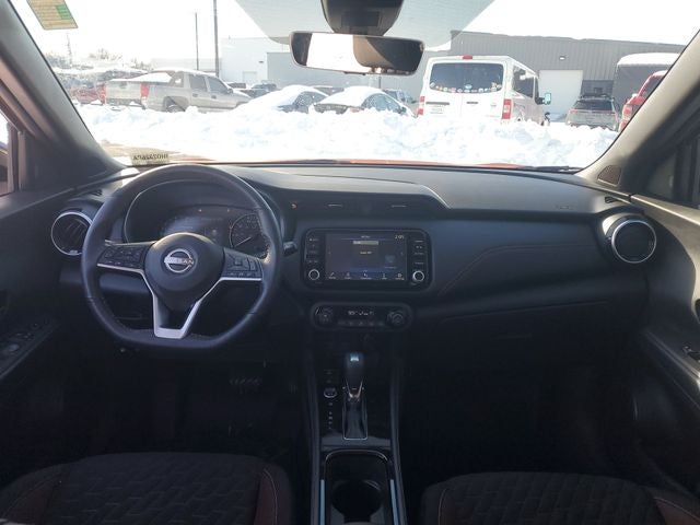 2022 Nissan Kicks SR