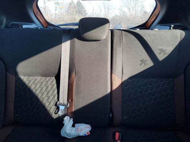 2022 Nissan Kicks SR