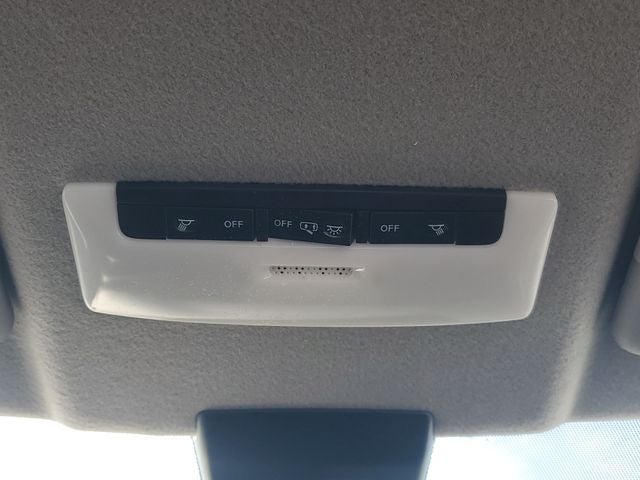 2022 Nissan Kicks SR