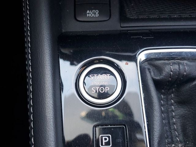 2022 Nissan Kicks SR