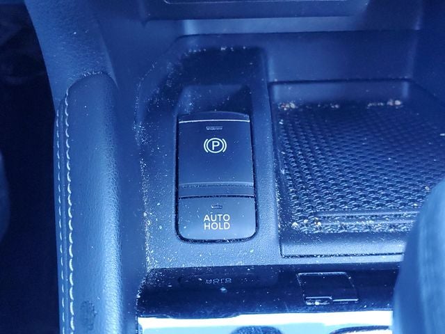 2022 Nissan Kicks SR