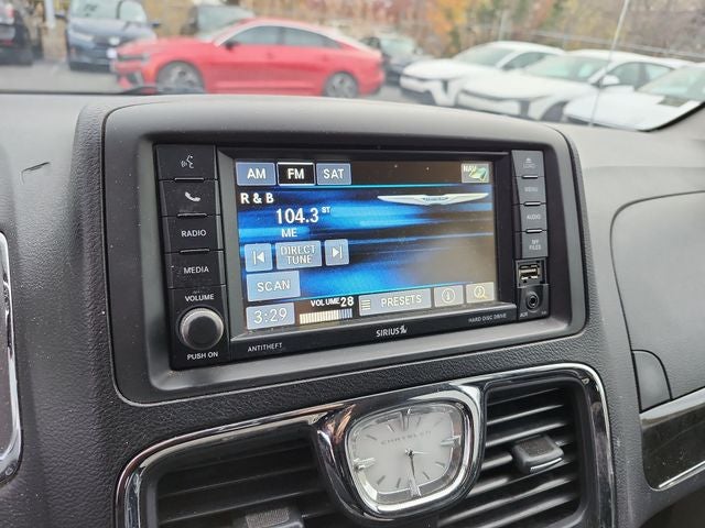 2013 Chrysler Town & Country Touring